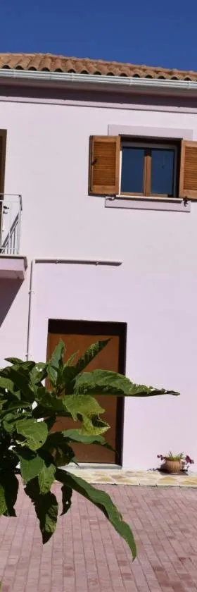 Iris Apartments Ithaca，位于瓦西的酒店