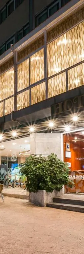 高迪酒店，位于雷乌斯的酒店