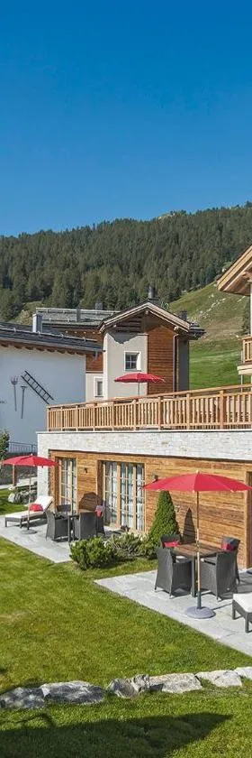 霍特力诺佩蒂特小木屋旅馆，位于切勒里纳的酒店