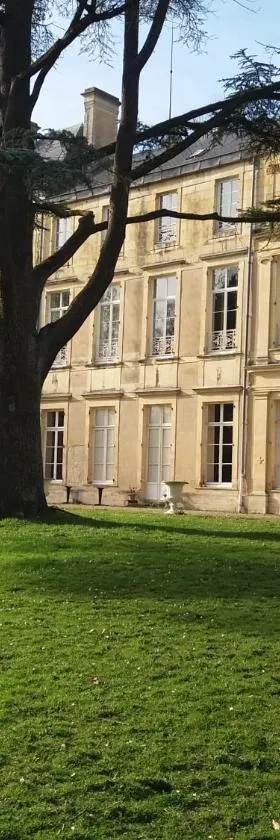 Chateau des Chevaliers de Grand Tonne，位于Sainte-Croix-Grand-Tonne的酒店