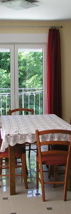 Apartman Belići，位于卡斯塔夫的酒店