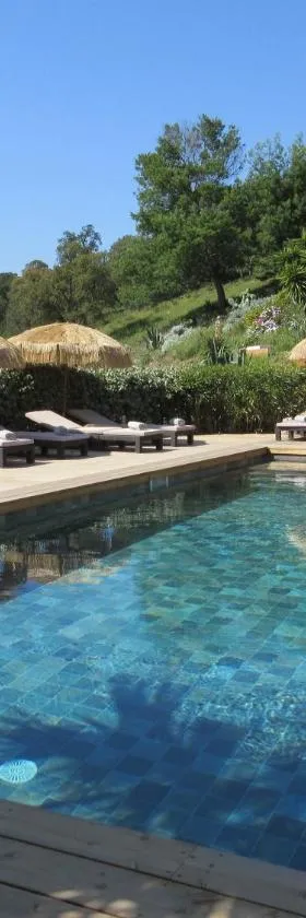 Villa Tricoli B&B avec Piscine，位于雷以桑布尔的酒店