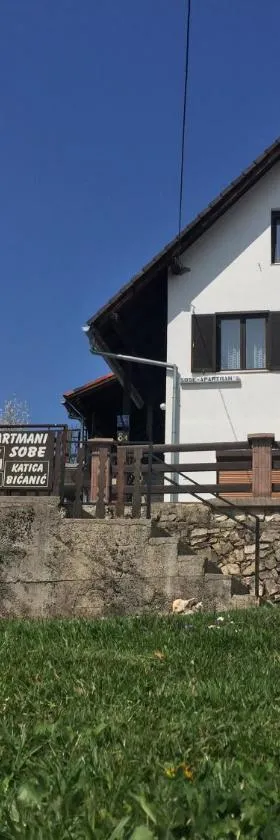 卡蒂察比察尼茨酒店，位于波利亚纳克的酒店