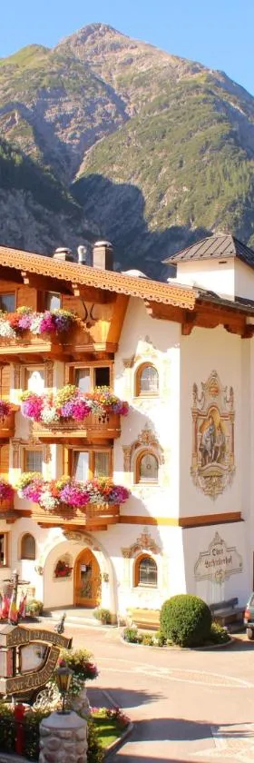 Oberlechtaler Hof Boutique Hotel，位于豪尔兹高的酒店