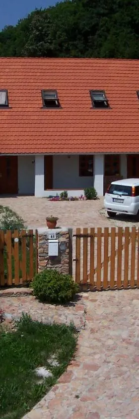 Bakonyi Apartmanház Eplény，位于艾普莱尼的酒店