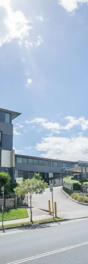 东克里克阿尔法酒店，位于布莱克敦的酒店