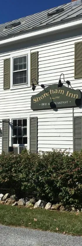 Shoreham Inn Bed & Breakfast，位于Shoreham的酒店