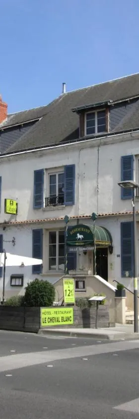 白马之家酒店，位于图兰的圣莫尔的酒店