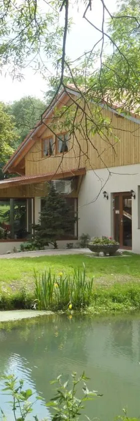 LOGIS Hôtel Le Chantoiseau，位于Chaumont-sur-Aire的酒店