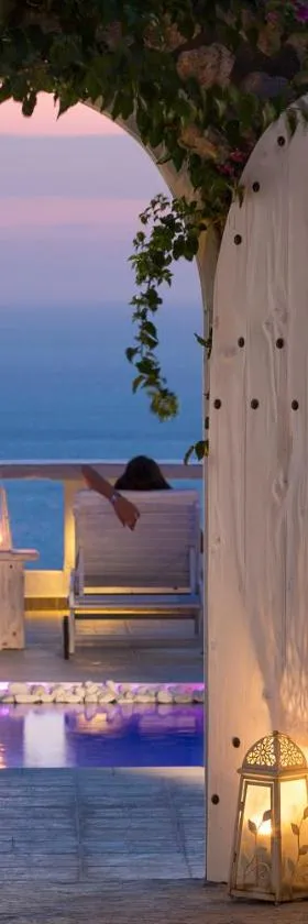 Athermi Suites - Adults Only，位于梅加洛克里的酒店