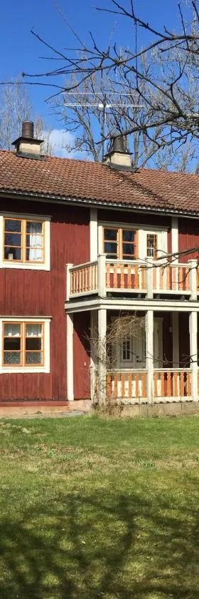 Hallagårdens B&B，位于Vintrosa的酒店