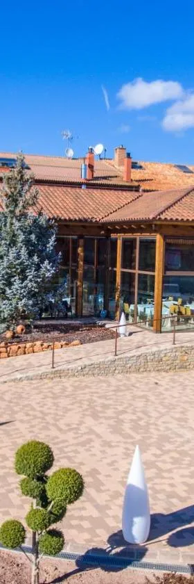 奎塔娜瑞斯旅馆，位于Ríoseco de Soria的酒店