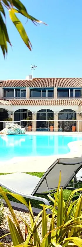 Hôtel Restaurant Le Grand Large - Face à la plage - Ile de Ré，位于里夫杜海滩的酒店
