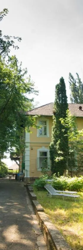 Bendegúz Villa，位于巴拉顿城堡的酒店