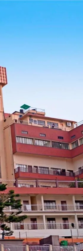 Hotel Shikhar & Restaurant，位于阿尔莫拉的酒店