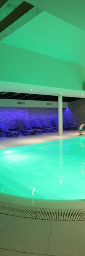 Hotel Au Nid De Cigognes，位于奥斯泰姆的酒店