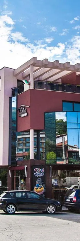 Family Hotel Pak Tam，位于卡尔洛沃的酒店