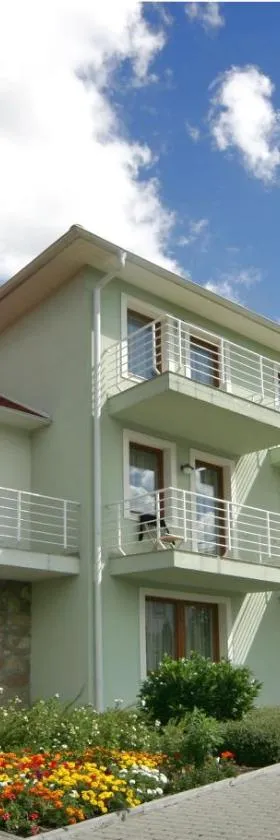 Jade Hotel-Ezüsthíd Hotel，位于维斯普雷姆的酒店