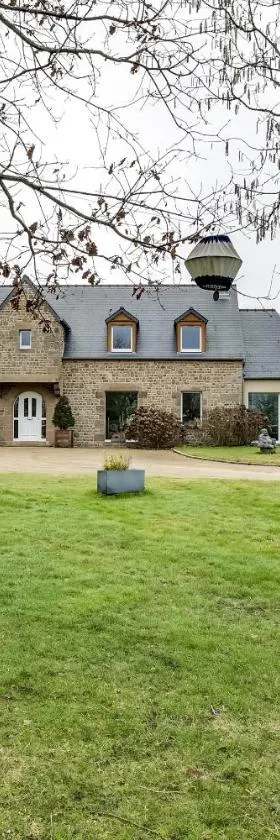 Le bouddha du lac，位于Saint-Germain-de-Tallevende的酒店