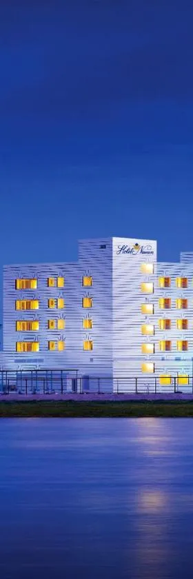 Hotel Naveen Lakeside，位于胡布利的酒店