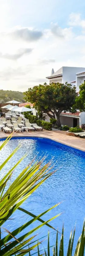 Aparthotel Nelva Resort，位于卡拉恩波特的酒店