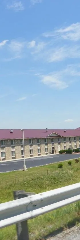 上桑达斯基罗亚尔顿套房酒店，位于Upper Sandusky的酒店