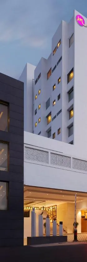 Grand Mercure Vadodara Surya Palace，位于巴罗达的酒店
