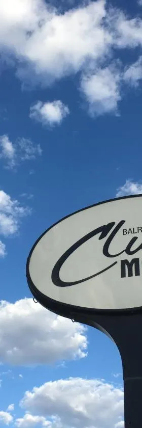 巴尔拉纳尔德俱乐部汽车旅馆，位于巴尔拉纳德的酒店