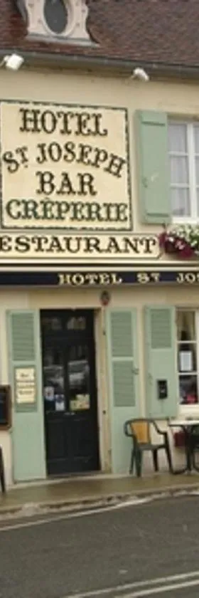 Logis hotel Saint-Joseph，位于Sancoins的酒店