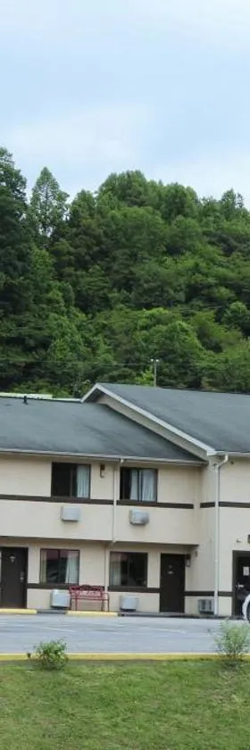 哈扎德KY速8酒店，位于Hazard的酒店