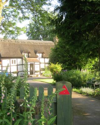 THE MOATS - CODDINGTON A small private thatched cottage B&B located in quiet countryside between Ledbury and Malvern - convenient for the Malvern Three Counties Showground and 5 miles from excellent shops restaurants and the annual Poetry Festival which
