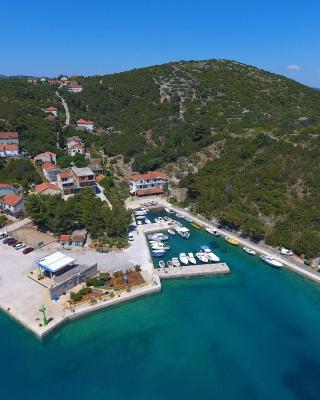Apartment and rooms Roko