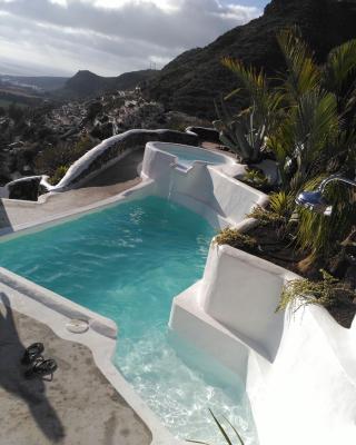 Vilna House with private pool, jacuzzi and garden -Optional pool and jacuzzi heating