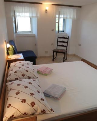 Accommodation Lily