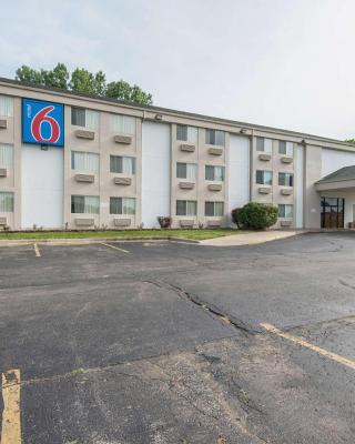 Motel 6-Lawrence, KS