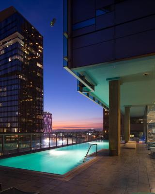 Luxurious Highrise 2b 2b Apartment Heart Of Downtown LA