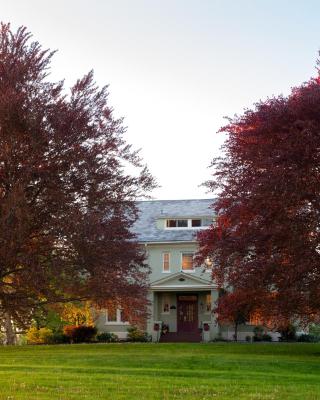 Yale Manor B&B & Yurt Glamping