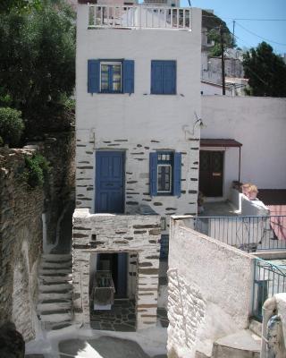 3-level doll house in Kea Ioulida/Chora, Cyclades