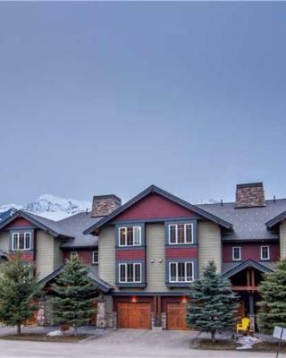 Pinnacle Ridge Chalets by Fernie Lodging Co