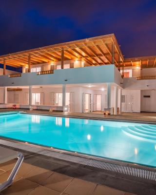 Villa Dedalos - A luxury large villa with a heated pool in Puerto Calero