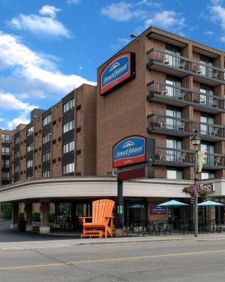 Howard Johnson Plaza by Wyndham by the Falls Niagara Falls