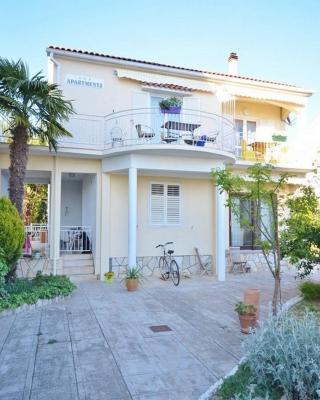 Apartments & Rooms Boris