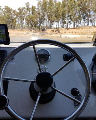 Moama on Murray Houseboats