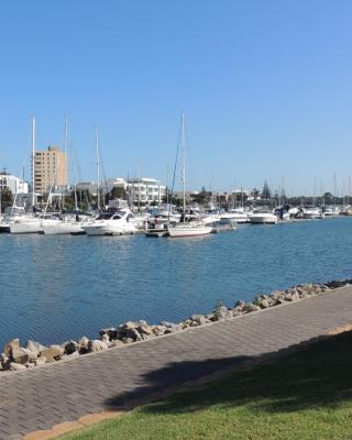 Glenelg - Marina Retreat