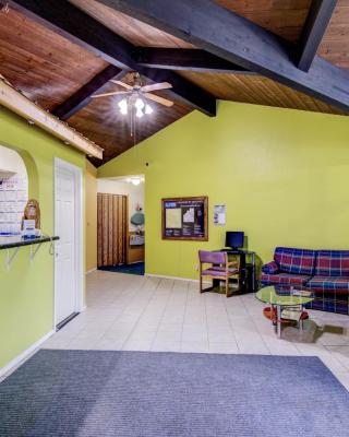 Bloomer Inn & Suites