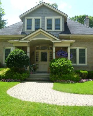 Cottage on Caledonia Bed & Breakfast