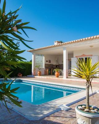 Casa Naboo - Sunny Holiday Home with Pool