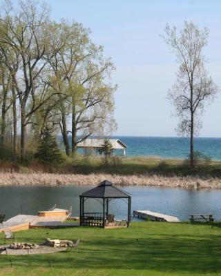 Hadovka Lakeside Inn