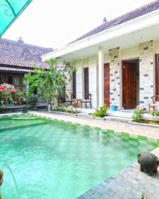 OYO 90363 Nira Guest House Sanur Bali