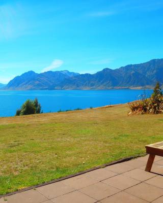 Lakefront Bellevue Lake Hawea Wanaka